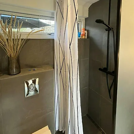 Modern Family House Close To And Forest 그레나