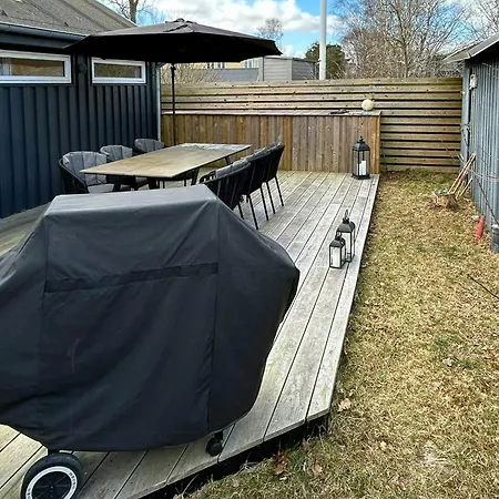 Modern Family House Close To And Forest 펜션