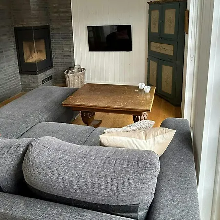 Modern Family House Close To And Forest 펜션 *