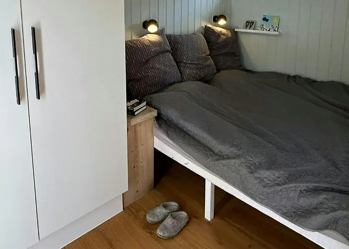 Semesterbostad Modern Family House Close To And Forest